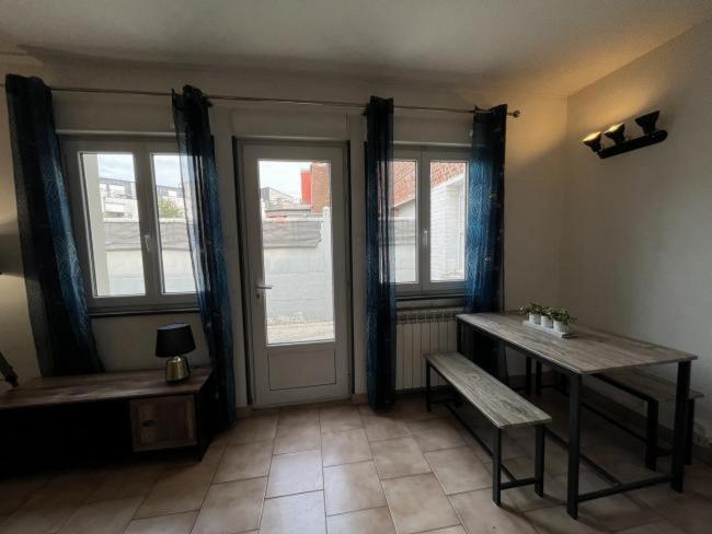 T2avecjardinfaceaulyceduHainaut-Residence-10teravVillars-T2