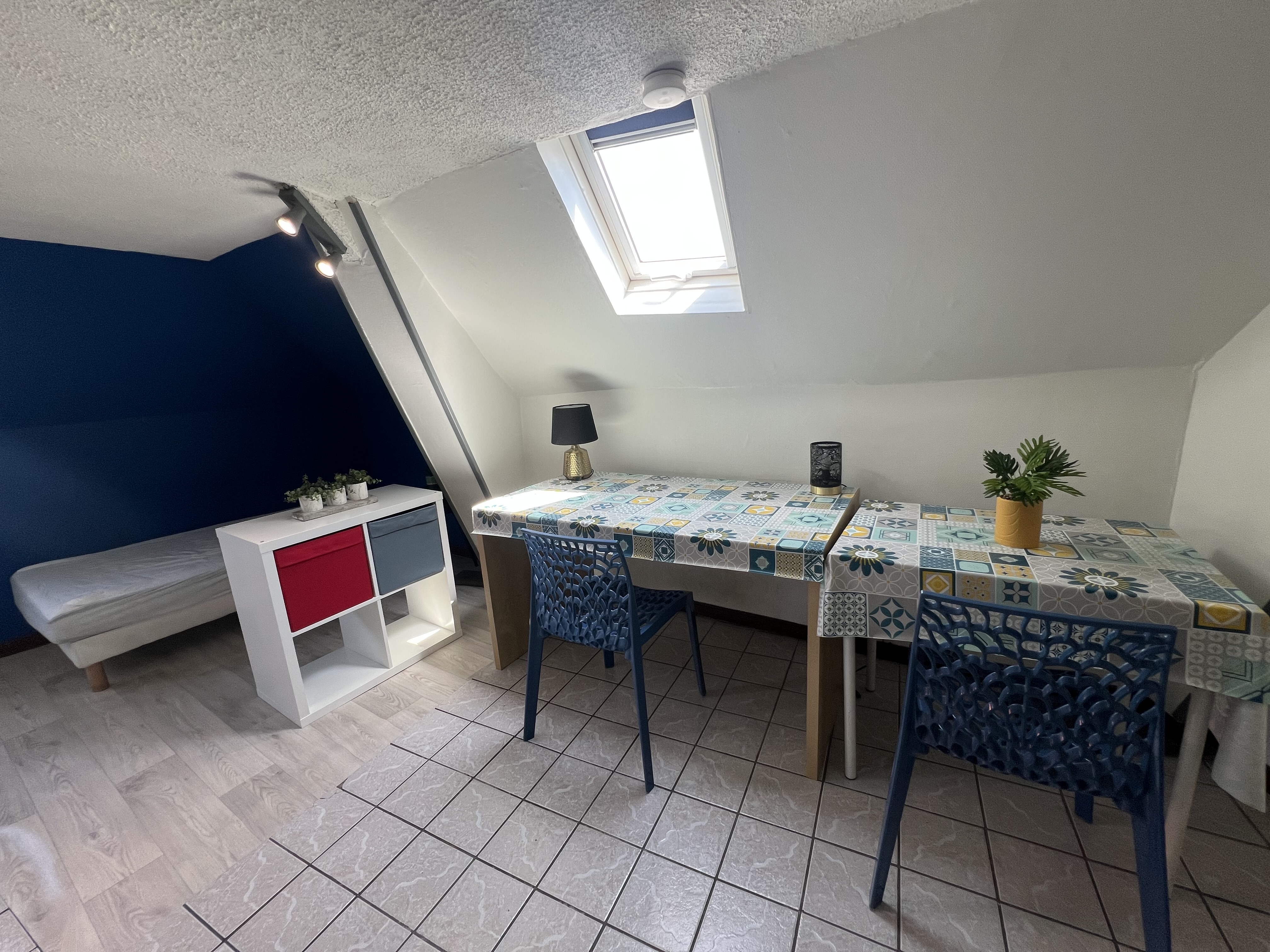 STUDIO - EAU ET  WIFI COMPRIS - PROCHE WALLON