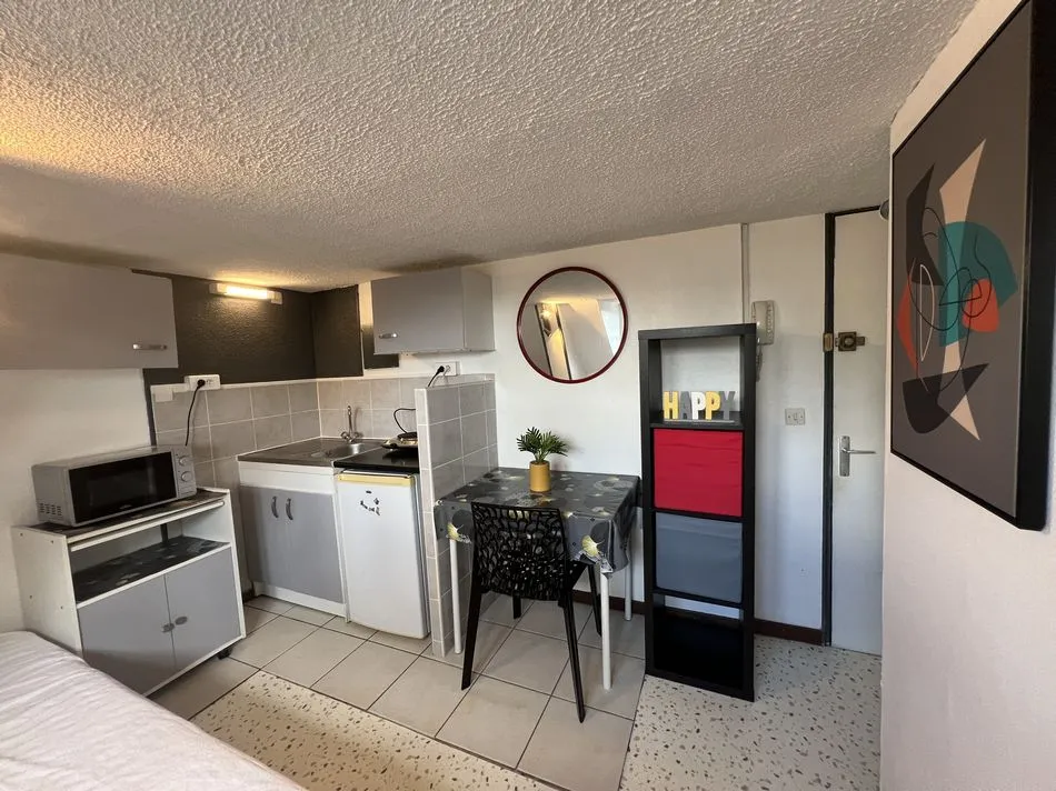 STUDIO ETUDIANT - PETIT PRIX - PROCHE GARE