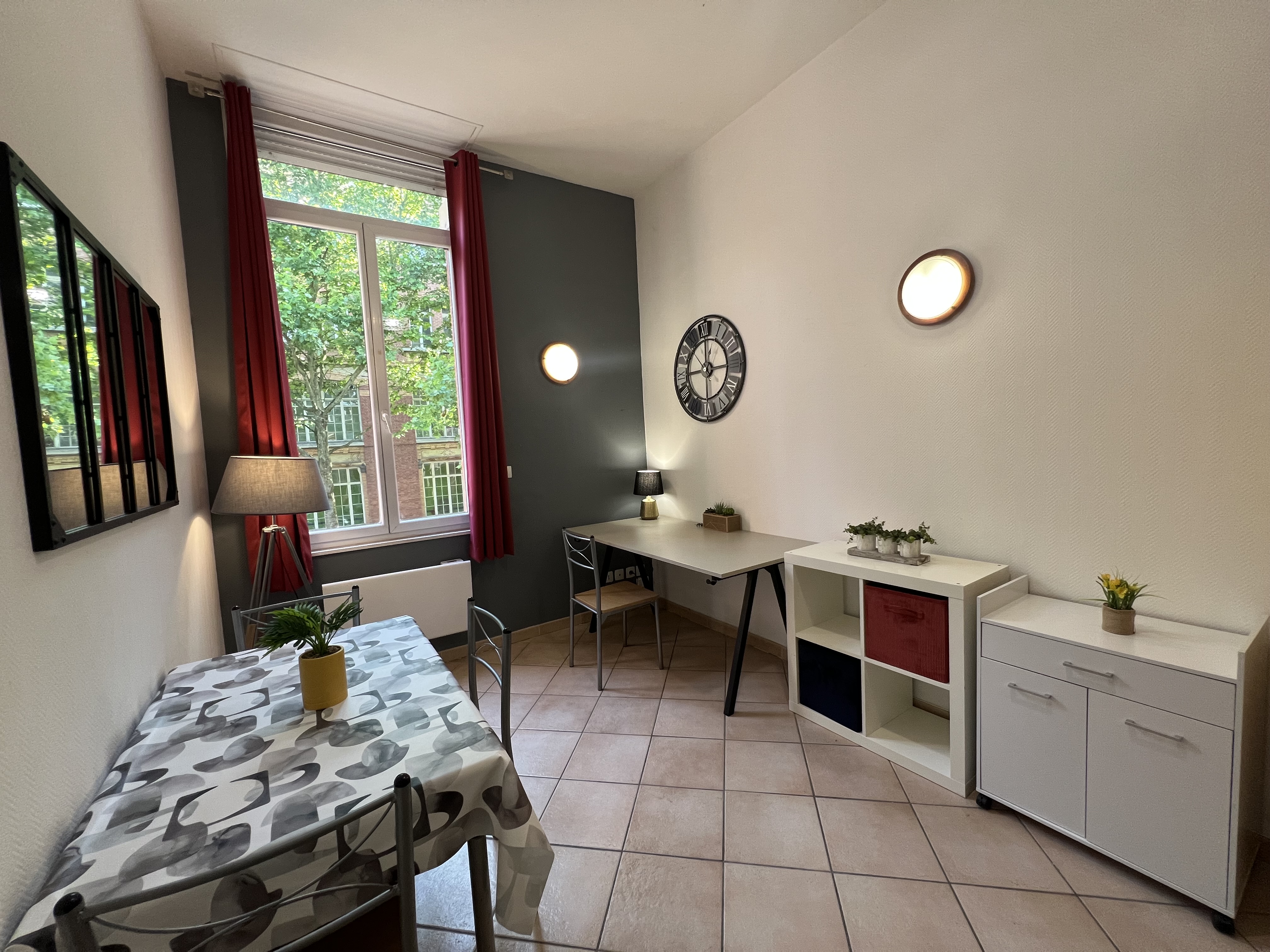 TYPE 2 - CENTRE VILLE - A 2 PAS DU LYCEE WALLON