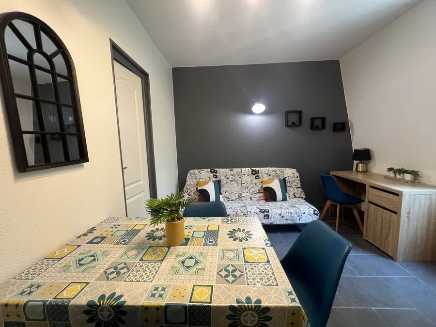 TYPE 2 SPACIEUX - CENTRE VILLE - A 2 PAS DU LYCEE WALLON