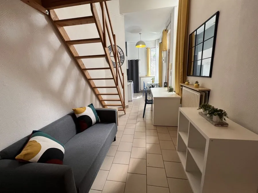 DUPLEX - A DEUX PAS DU LYCEE WALLON - GARE SNCF  - CENTRE VILLE