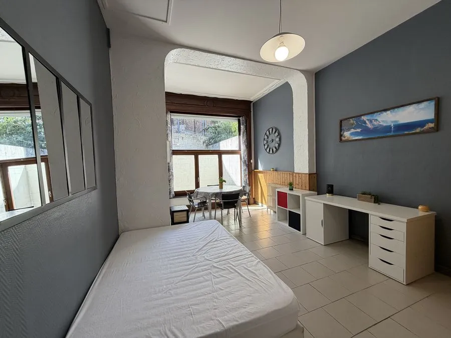 GRAND STUDIO - COUR PRIVATIVE - PROCHE WALLON