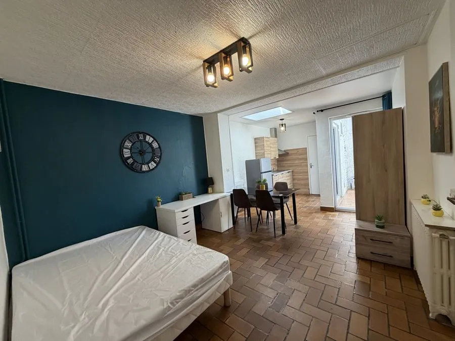 GRAND STUDIO AVEC TERRASSE - PROCHE CENTRE ET LYCEE WALLON