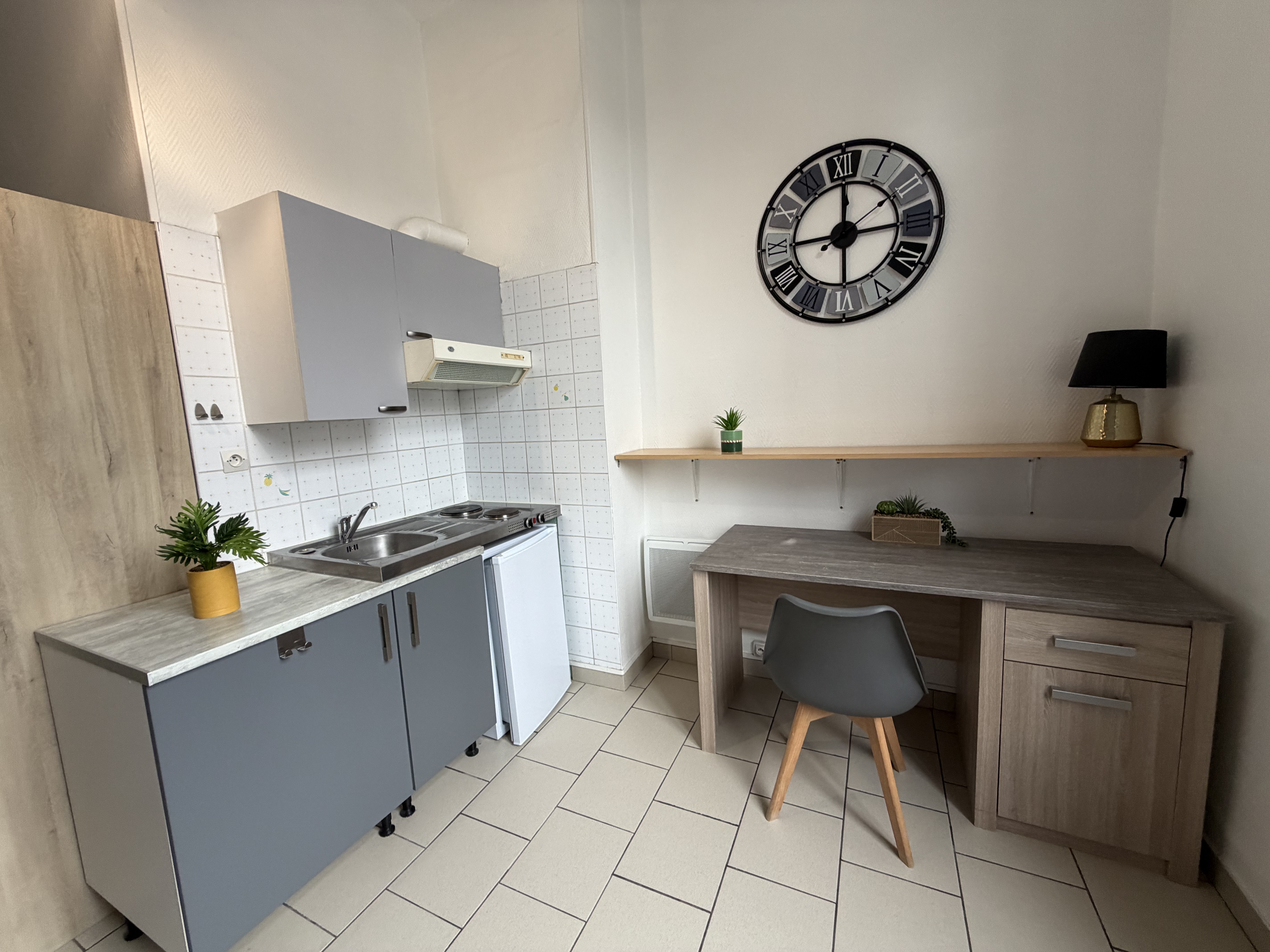 STUDIO - GARE - 5 MINUTES DU LYCEE WALLON