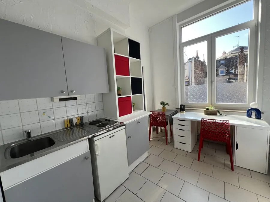 STUDIO LUMINEUX - GARE - 5 MINUTES DU LYCEE WALLON