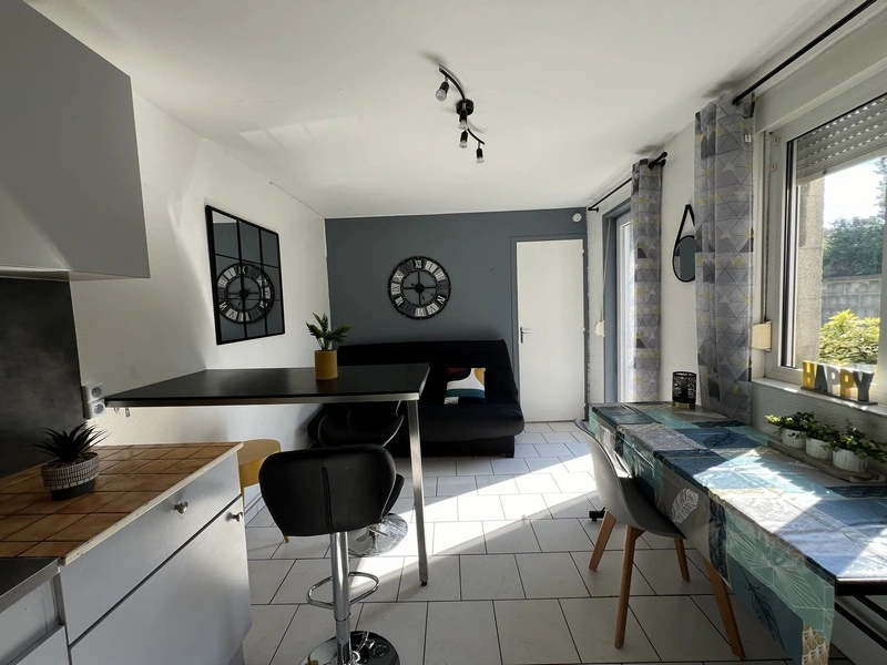 GRAND STUDIO AVEC TERRASSE - QUARTIER RHONELLE